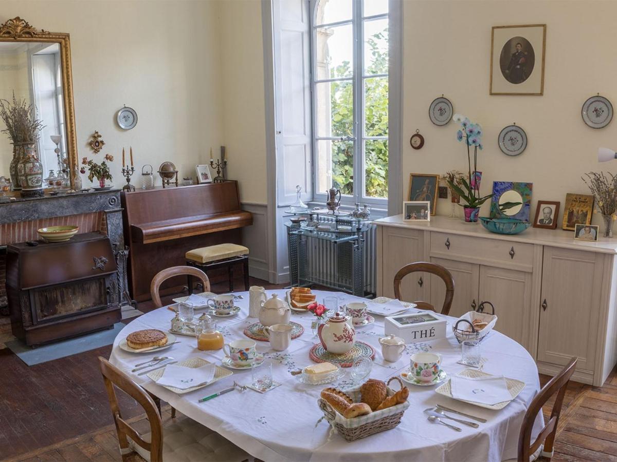 Hotel Chambre d'hotes La maison de Maître à Fontenay-le-Comte Extérieur photo