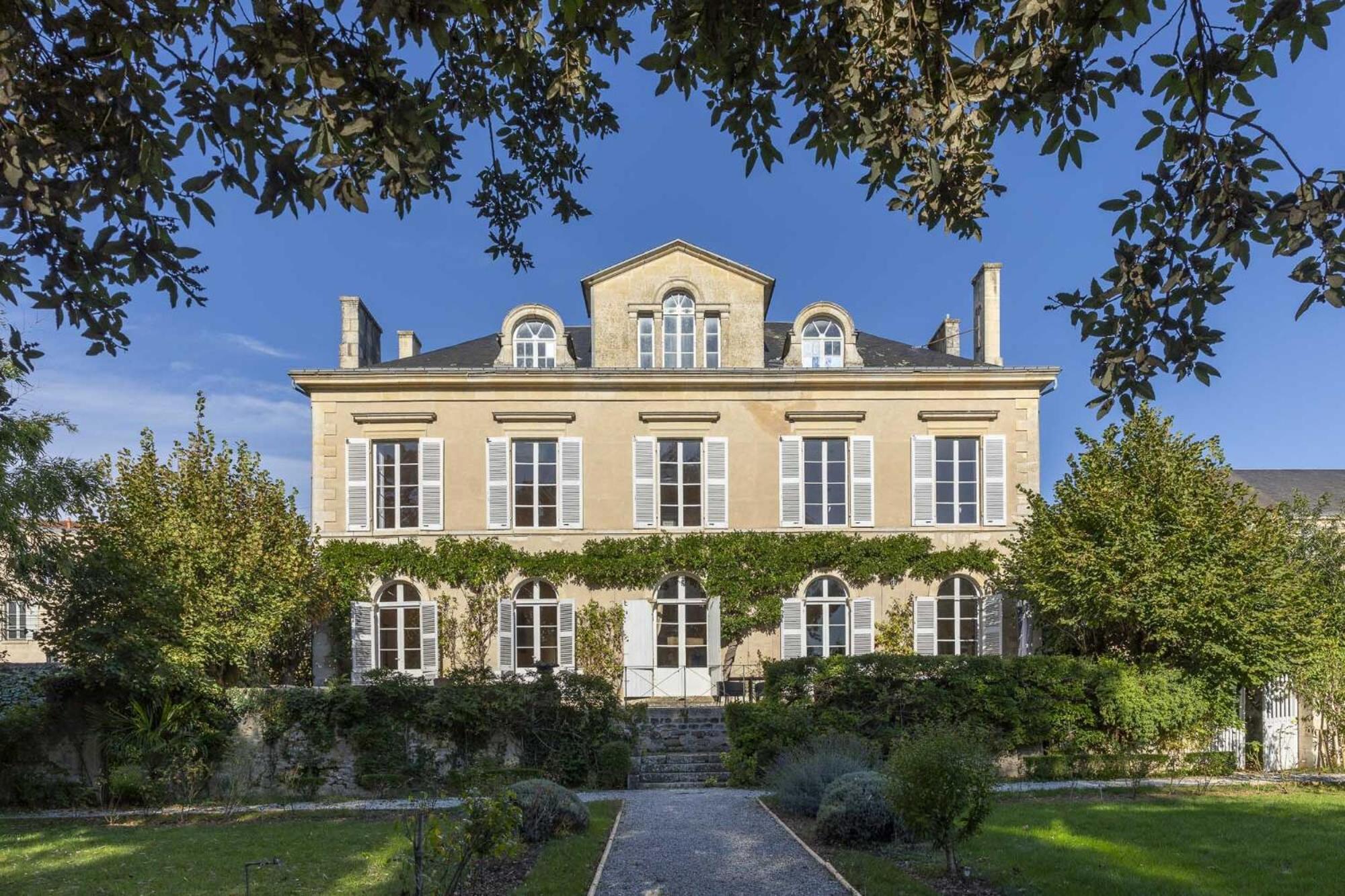 Hotel Chambre d'hotes La maison de Maître à Fontenay-le-Comte Chambre photo