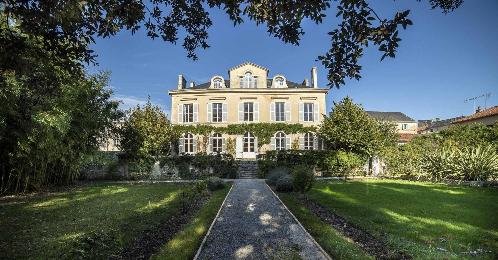 Hotel Chambre d'hotes La maison de Maître à Fontenay-le-Comte Chambre photo